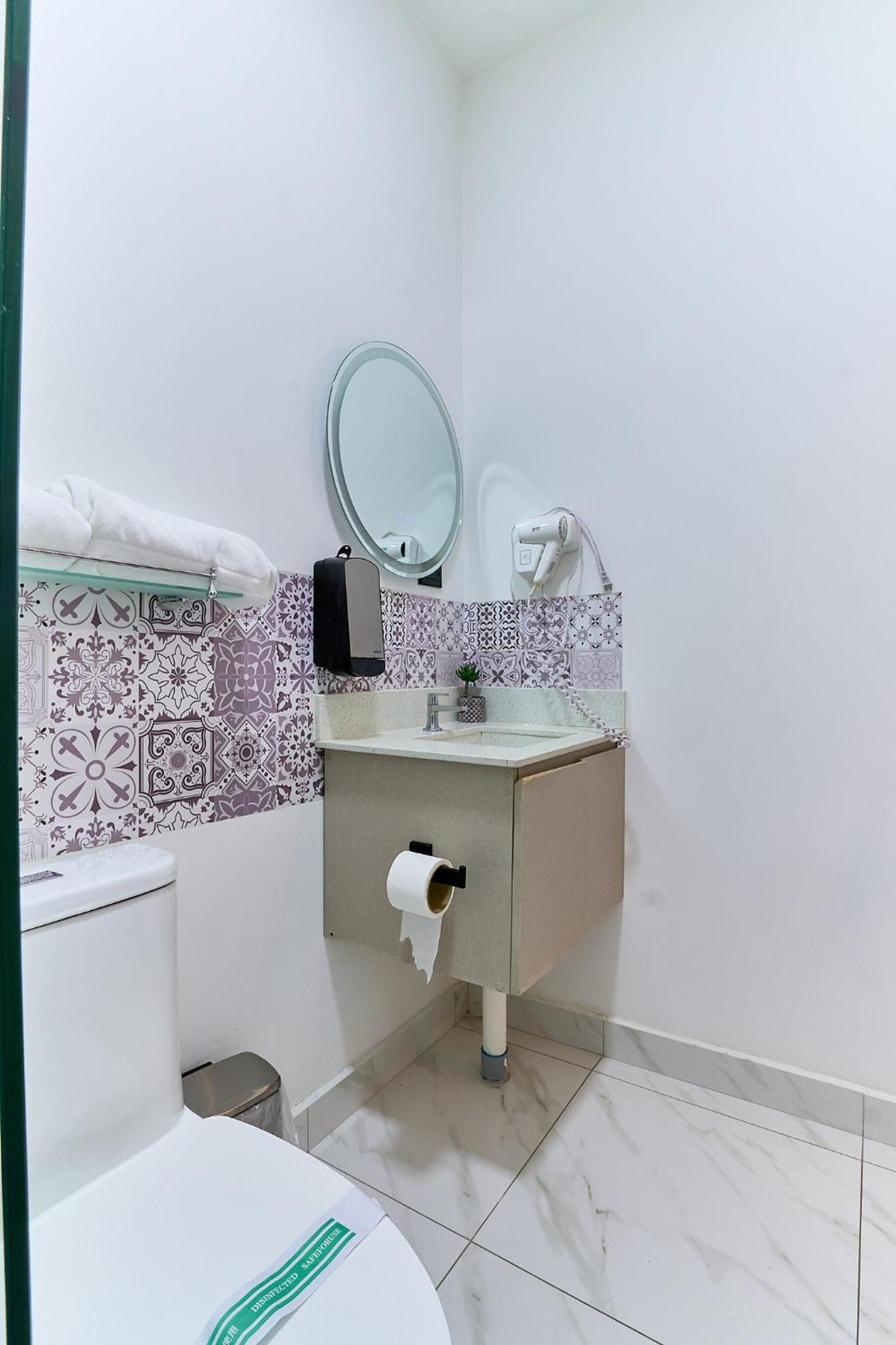Apartaestudios La Capital Сан-Хосе Экстерьер фото